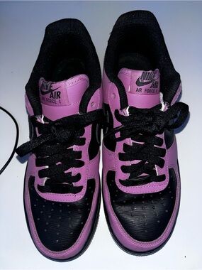 Nike Low Top Sneakers in Pink and Black